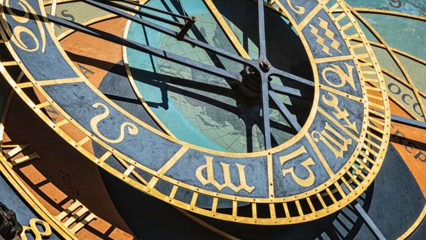 EBIKE TOUR PRAGUE - closer look to Astronomical clock