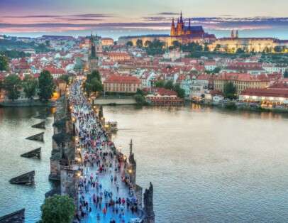 EBIKE TOUR PRAGUE - Crowded Charles Bridge