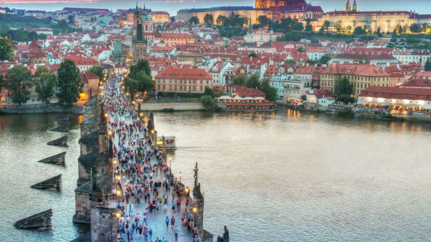 EBIKE TOUR PRAGUE - Crowded Charles Bridge